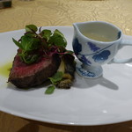 トゥ・ラ・ジョア - 薩摩黒牛と鮑の一皿