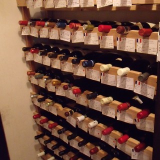 常時約120種類のワインをご用意。