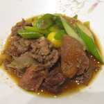 小料理 すず乃 - 牛肉と白神葱の煮込み