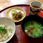 日本料理 新 - 牡蠣ごはん、香の物、味噌汁