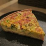 おだいどこ ブルーキャット -  ブロッコリーとベーコンのキッシュ