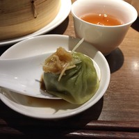 京鼎樓 HANARE店 - 「選べるランチセット」烏龍茶風味小籠包+ワンタン麺（1,200円）