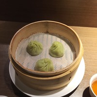 京鼎樓 HANARE店 - 「選べるランチセット」烏龍茶風味小籠包+ワンタン麺（1,200円）