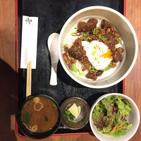 和牛料理 要 - すじテツ丼