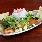 魚釣茶屋 居心ち家  - 水菜と豆腐のパリパリサラダ