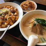 明華 - ラーメンセット(豚骨ラーメン＋麻婆飯＋唐揚げ2個) 700円