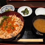 居酒屋 いさば2号 - 鮭といくらの親子丼　￥800-