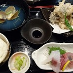 魚輝すし - アンコウ唐揚げと刺身定食