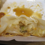 安亭 - 元祖チーズ羽根付き餃子断面アップ