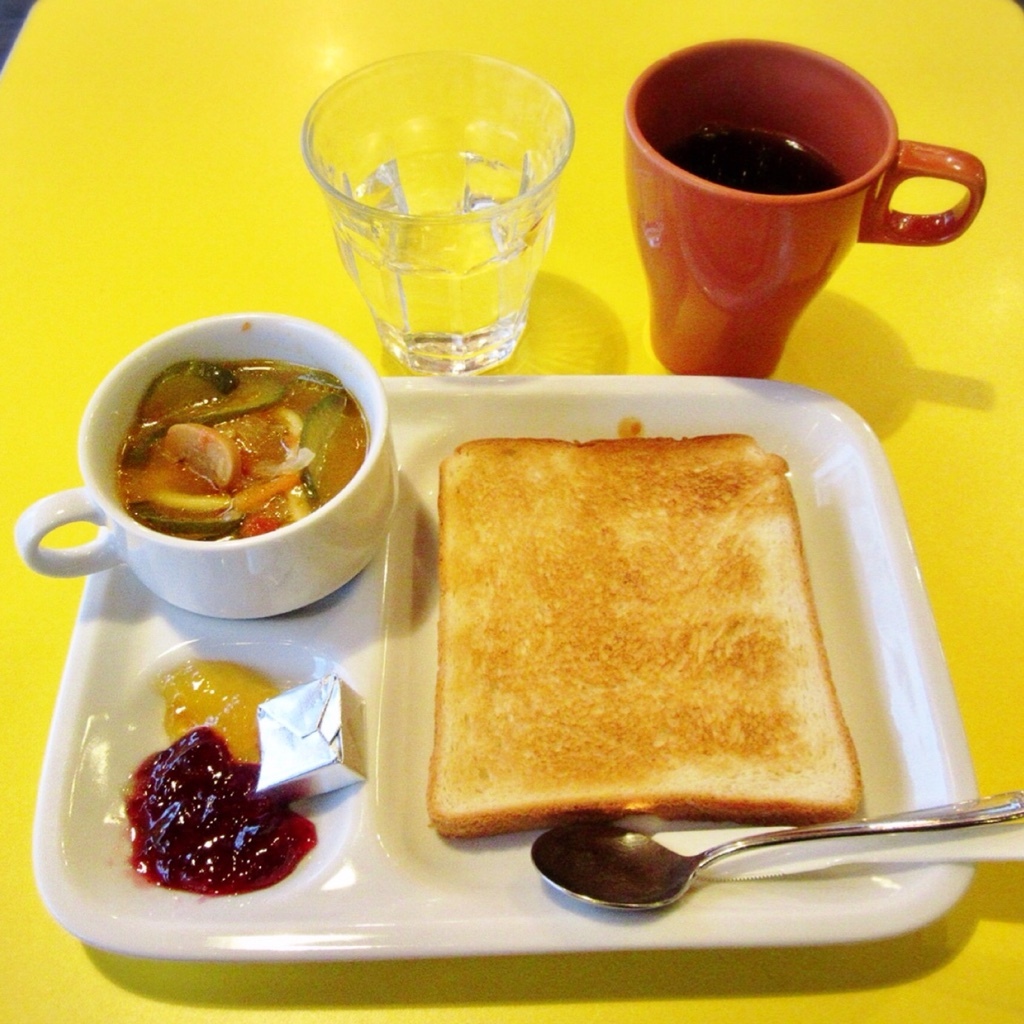 モーニングセット@350円コーヒー・スープ・食パンはお替り自由なカフェぶっュッフェ方式です。