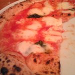 Trattoria Pizzeria Pireus - 薪で焼いた…ピザマルゲリータ