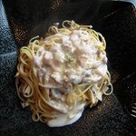 カフェダイニング カンパーニャ - サーモンときのこのクリームパスタ