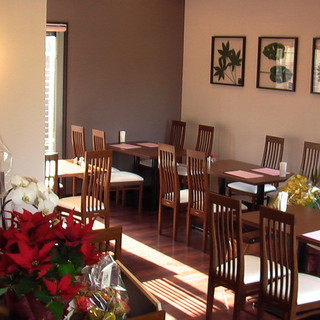 自然に囲まれた居心地の良い空間◆リラックスしながらお食事を◎