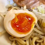 自家製ラーメン大者 - 煮卵も完璧な半熟具合です【料理】 