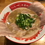 どとんこつ☆幸運軒 - どとんこつラーメン700円（税込）