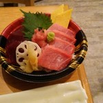 まぐろ丼 ぶんた - 御持ち帰りようの鮪中とろ丼