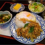 バンタイ - 2017/2ランチの鶏ガパオライス目玉焼き添え700円（税抜）タイ米に変更50円