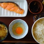 すき家 - 鮭(たまごかけごはん)朝食￥390