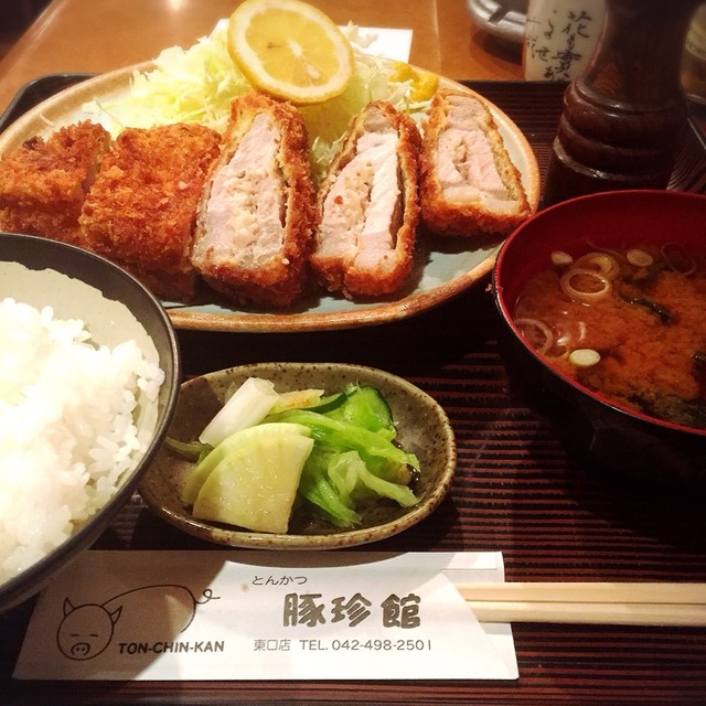 【豚カツ】 にんにくとんかつ最高(^_−)−☆』by オガーシャ : 豚珍館 東口