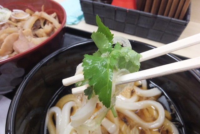 肉の日はtocの 山田うどん食堂 で パンチ丼 By Jun Chin 閉店 山田うどん食堂 五反田toc店 大崎広小路 うどん 食べログ