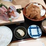 海鮮めし屋 磯人 - 刺身四種とカキフライ定食