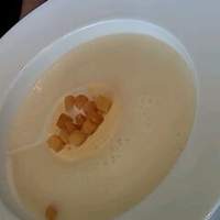 Benoit Alain Ducasse - スープを注ぐ〜