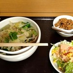 バーン・クン・メー - 豚ラーメン