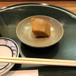 すしてつ - 先出し 里芋   日本酒にあいます