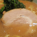 いずみ家 - らーめん中＆ほうれん草　ズームアップ