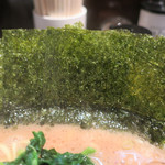 いずみ家 - らーめん中＆ほうれん草　ズームアップ