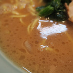 いずみ家 - らーめん中＆ほうれん草　ズームアップ