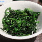 いずみ家 - らーめん中＆ほうれん草　ズームアップ