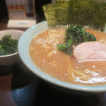 いずみ家 - らーめん中＋ほうれん草