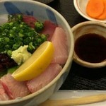 丸新 - 海鮮丼（タイ、ブリ、サワラ、ヒラマサ）