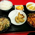 廣瀬 - サービス定食(鶏チリ＋豚もやし＋餃子3ケ＋スープ＋ご飯) 700円