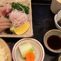 丸新 - 刺身定食（ブリ、サワラ）