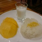 サバイジャイ レストラン - マンゴーとカオニャオアムマン