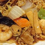 Chuugokumenhanshubouhao - 中国麺飯酒房 HAO! 浦安駅前店 五目あんかけ焼きそばに使われる9種の具材