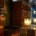 Lai Heen - 高価な酒と葉巻が厳重に保管されている部屋。