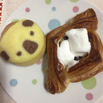 モンテ - ミニメロンパン 80円 チョコマシュマロデニッシュ 160円
