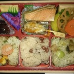 おこわ米八 - 米八幕の内弁当(税込951円)(2017.2)