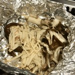 焼肉こぶた - キノコホイル焼（秋冬）(\500)