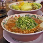 ラーメン魁力屋 - 特製醤油ラーメンと野菜たっぷりタンメン麺