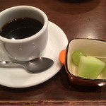 クレド - コーヒーとフルーツ。この他にバゲットがついてきます。