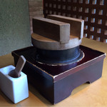 妙見石原荘 食菜石蔵 - 一人分ずつ竃で炊き上げます。