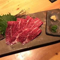 吟味屋 天満店 - ほほ肉の刺身 850円(税抜)