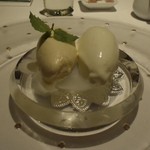 ル・マノアール・ダスティン - 出来立てのソルベとアイスクリームの盛り合わせ