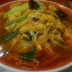 飛龍菜館 - 四川麻辣麺を大盛りにしました。