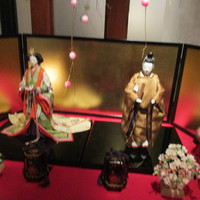 ワノフ - 入口にあったお上品なお顔の立ち雛