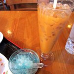 タイ エラワン - タイアイスティーとバジルシードのデザートです　水色…